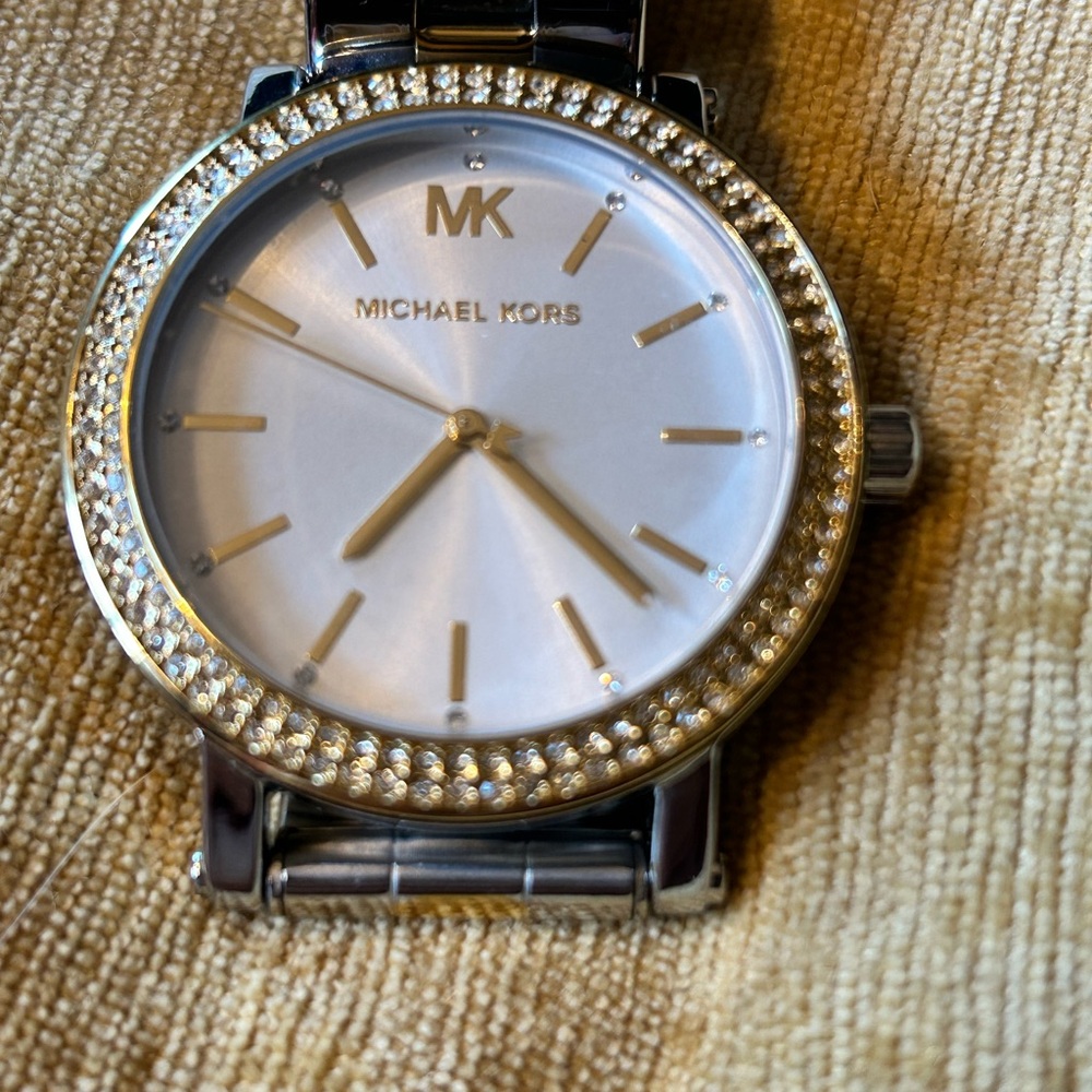 Michael Kors Corey Three Hand Two-Tone Alloy women’s watch. 38mm. - Picture 10 of 15